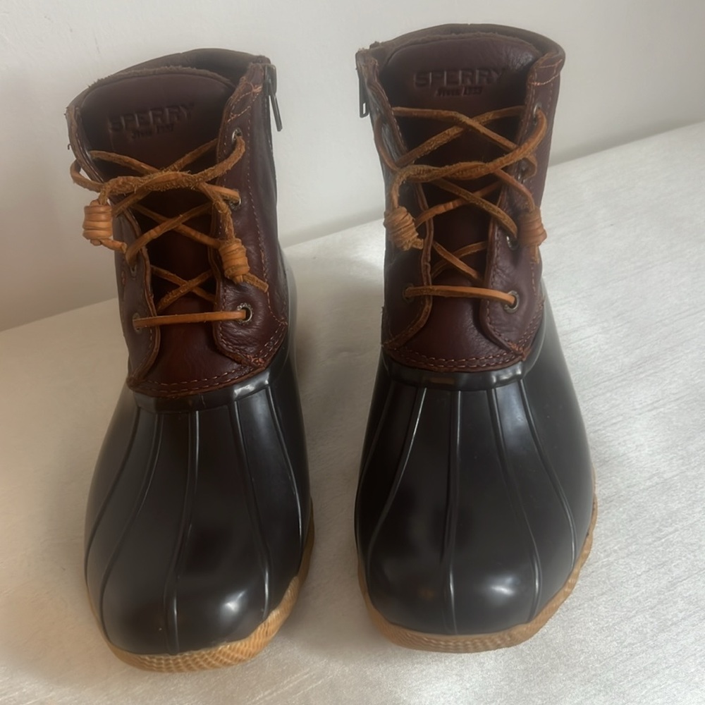 Sperry Women’s Saltwater Duck Boot ~ Size 8